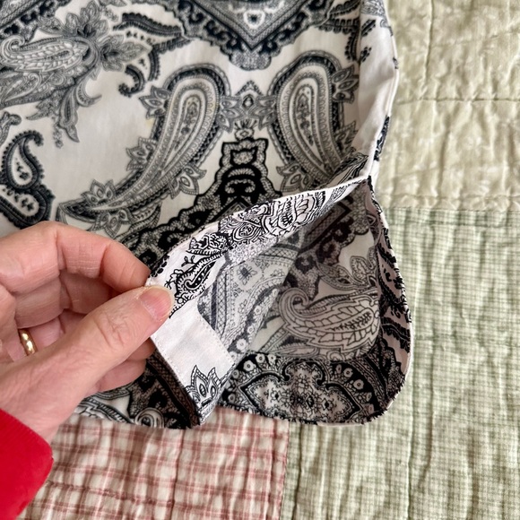 Coldwater Creek Monochrome Paisley Button Down Shirt - Picture 4 of 9